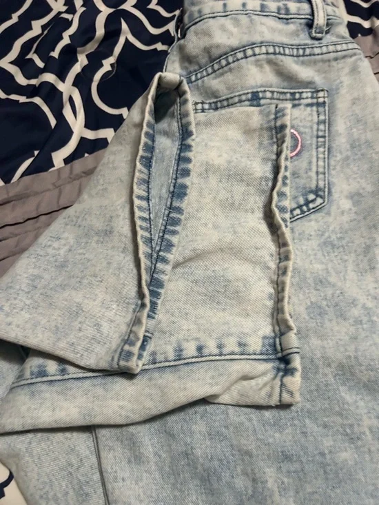 SHEIN Light Wash Wide Leg Jeans with Pink Bow Patch - Picture 2 of 2